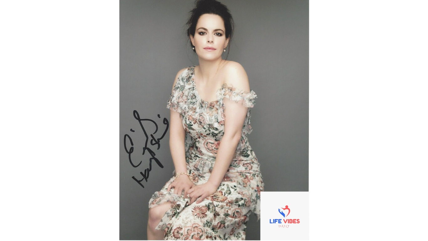 Emily Hampshire Beyond "Schitt's Creek"